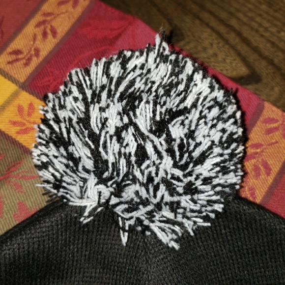 New Victoria's Secret Pink Pom Pom Beanie - Picture 3 of 8